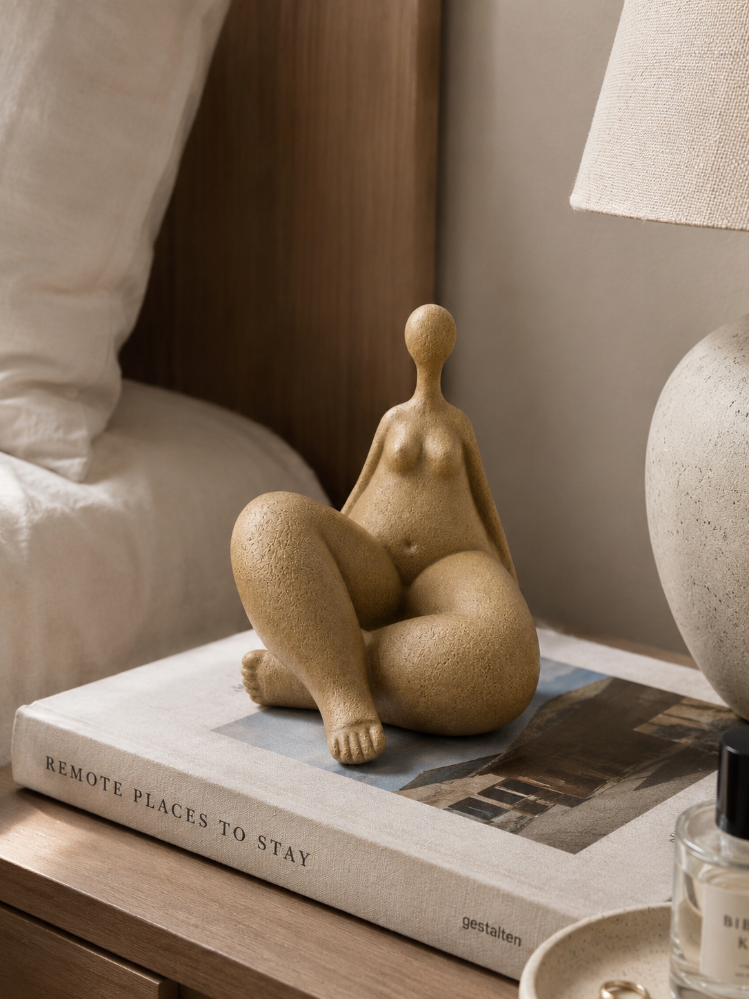 Escultura Mulher Sentada
