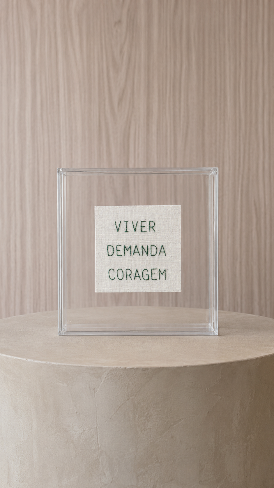 Quadro Decorativo em Acrílico - Viver Demanda Coragem.