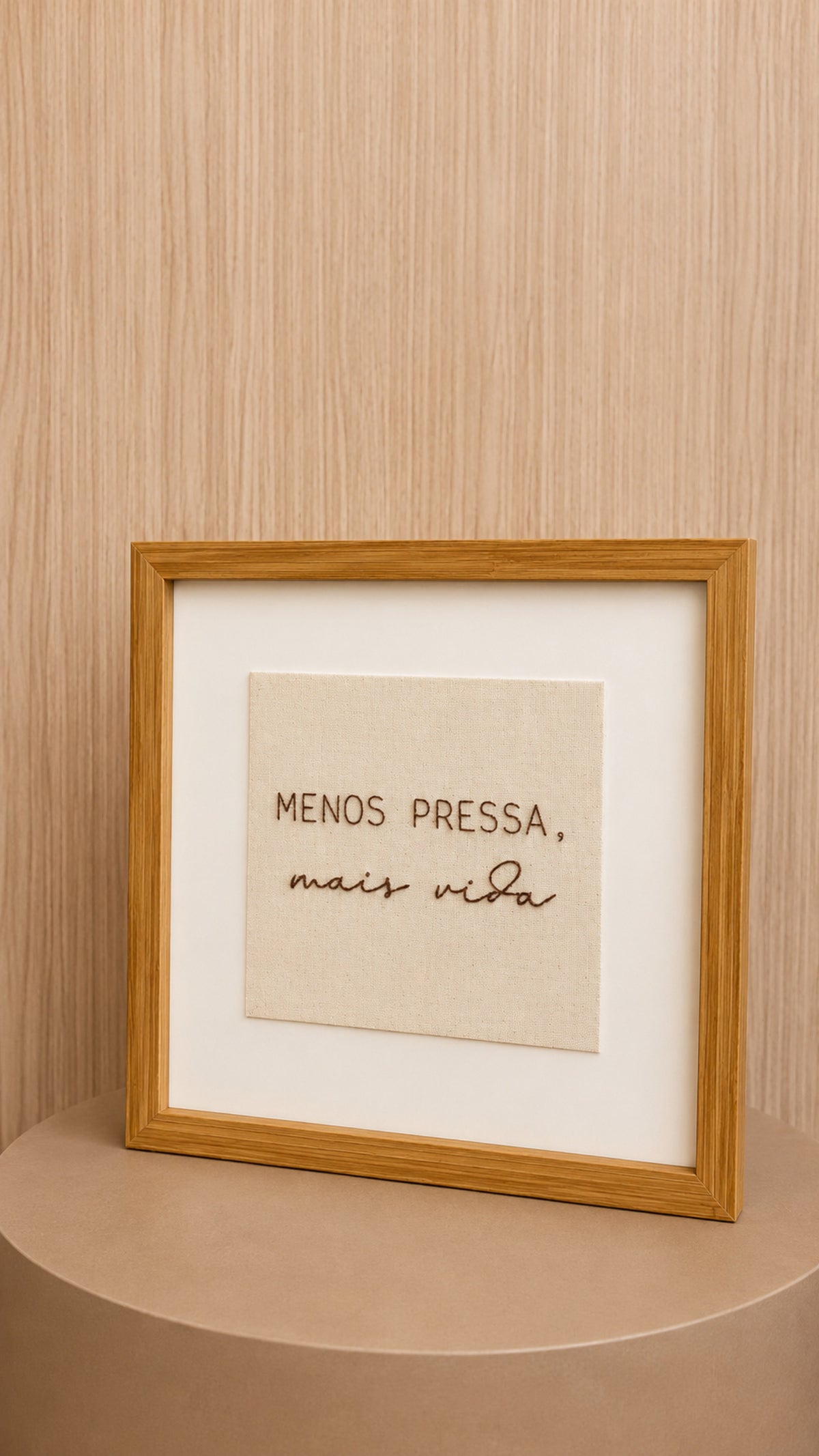 Quadro Bordado Moldura em Madeira - Menos Pressa, Mais Vida.