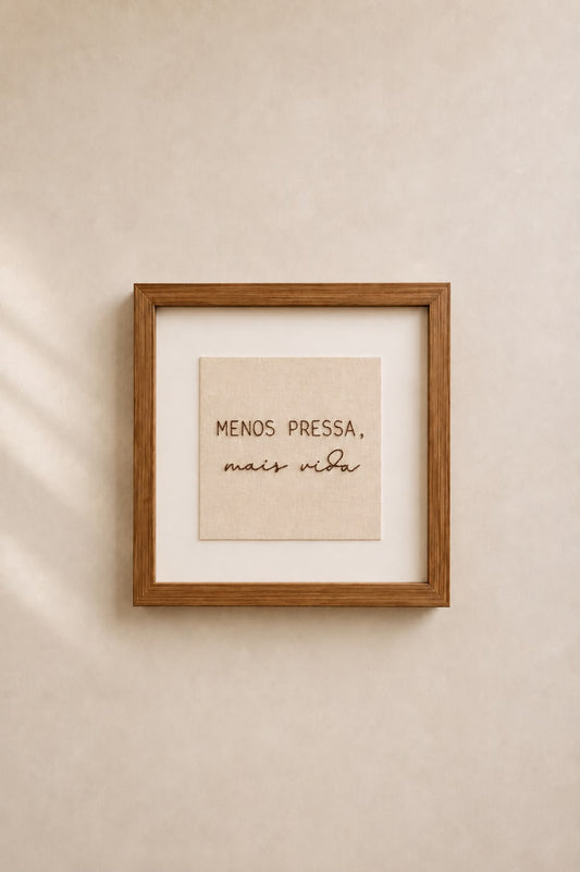 Quadro Bordado Moldura em Madeira - Menos Pressa, Mais Vida.